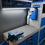 01_Área de taller de una furgoneta equipada por Syncro System con portabridas 