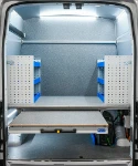 01_Compartimento de carga de Transit con corredera de aluminio y módulos con estantes
