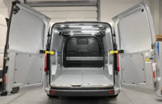 01_Custom Ford 1 con revestimientos y accesorios para sistemas contra incendios.