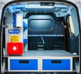 01_Equipamiento compacto con cajones de doble fondo en Ford Courier para multiutility en Padua