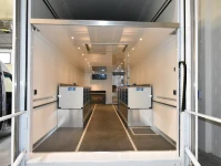 01_Equipamiento Syncro en camión articulado dividido en dos áreas.