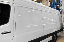 01_Exterior de la furgoneta con paneles Syncro System después de un accidente