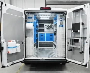 01_Fiat Ducato L2 H2 equipado para máquinas de movimiento de tierras y con revestimiento en damero.
