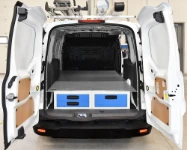 01_Ford Connect con cajonera de doble fondo y sistemas de transporte en el techo