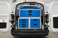 01_Ford Courier L1 H1 para mantenimiento de inmuebles con mobiliario accesible desde el exterior 
