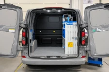 01_Ford Custom combinado equipado para Home & Building Automation