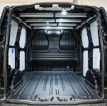 01_Ford Custom equipado por Syncro para lavandería con perchero con soporte