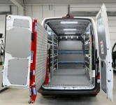 01_Mercedes Sprinter 2018 L2 H2 equipado por Syncro para instalador de puertas y ventanas con rampa (1)