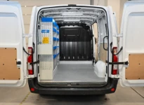 01_Renault Master 2010 L1 H1 con mobiliario sólo en una pared para termohidráulica