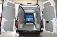 01_Sprinter con revestimiento completo Syncro System en acero y madera marmoleada 