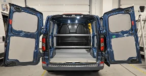 01_Volkswagen Transporter para transporte de motores eléctricos y componentes