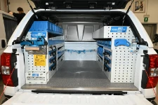 02_Acceso total al compartimento de carga del Ford Ranger con apertura abatible