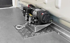 02_cabrestante para furgoneta montado en perfil metálico