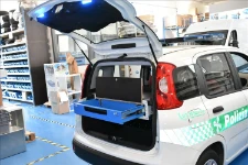 02_Cajón con kit escritorio Syncro en Panda para policía municipal