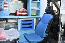 02_Cajonera Syncro System al servicio de los sanitarios dentro de una ambulancia