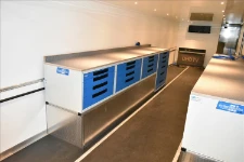 02_Lado izquierdo área taller en camión articulado equipado por Syncro System