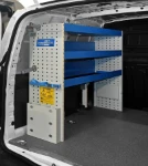 02_Mobiliario Syncro Ultra con estantes sencillos en Proace City