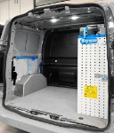 02_Pared izquierda Custom con accesorios de bloqueo