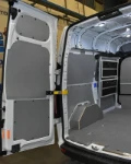 02_Pared izquierda de Custom con repisas abatibles cerradas