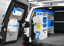 02_Pared izquierda de la Volkswagen ID Buzz para instalador con mobiliario y accesorios