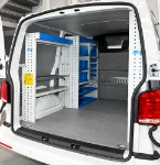 02_Pared izquierda de Transporter con compartimento equipado con barras Syncroblock