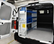 02_Pared izquierda del Scudo con cajones, repisas y accesorios Syncro para furgonetas