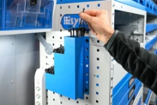 02_Portabridas de tres compartimentos integrado en el equipamiento Syncro