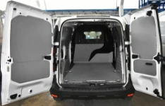 02_Protector de rueda en Express Van en aluminio damero y chapa barnizada