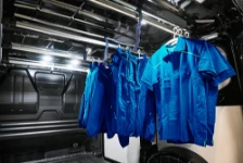 03_Furgoneta con sistema de colgado y perchas