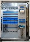 03_Furgoneta equipada por Syncro con mobiliario principalmente en aluminio e integración de componentes de acero y plástico