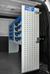 03_Mueble para furgoneta Syncro en el separador de carga del Vivaro
