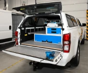 03_Revestimiento de madera marmoleada y cajones largos en pick up