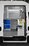 03_Zona de trabajo en Iveco Daily con accesorios y muebles para furgonetas