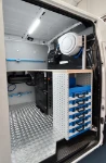 04_Banco de trabajo, maletines y máquina combinada en Daily equipado por Syncro