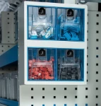 04_Cajonera lateral con cajones transparentes en el costado del equipamiento