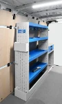 04_Detalle de repisas de estantería configurables para furgoneta en Sprinter L3 H2