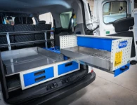 04_Lanzadera extraíble con bandeja estanca para el transporte de líquidos en el maletero Custom
