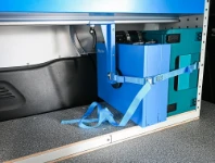 04_Montaje automático de sujetamaletines en configuración vertical