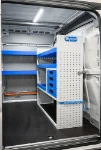 04_Mueble con estantes, cajones y accesorios en el separador de carga Ducato