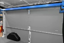 04_Pared izquierda del Transit con sistema de bloqueo de la carga Syncro System