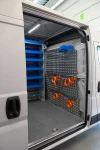 04_Separador de carga DUCATO con revestimientos y accesorios de fijación Syncro