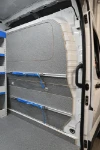 04_Separador de carga Maxus Deliver9 con accesorios de bloqueo Syncro System