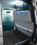 04_Separador de carga VW Transporter para el mantenimiento de automatizaciones con sistemas de bloqueo