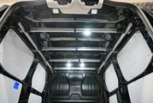04_Techo Volkswagen Transporter equipado por Syncro con perchero y barras Syncroblock
