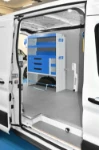 04_Vista desde el portón lateral de Ford transit equipado por Syncro System