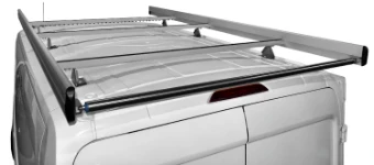 05_ Barras portatodo en el techo del Ford Transit para fontanería