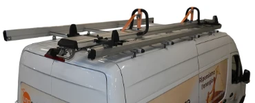 05_ Barras portatodo y portaescalera de una corredera para el techo del Crafter VW para energías renovables