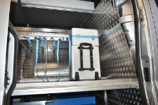 05_Doble compartimento, arriba y abajo, en Trafic para pompas fúnebres.