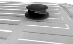 05_Extractor eólico en el techo de la furgoneta