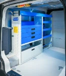 05_Pared izquierda KIA PV5 2026 con cajones, repisas, canalón apical Syncro